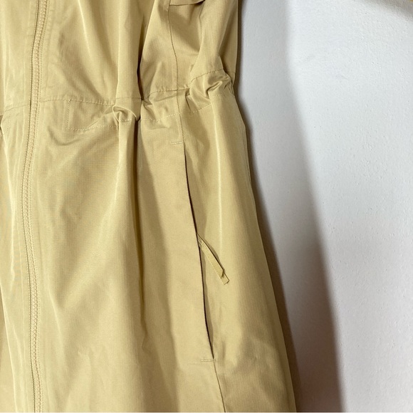The North Face Daybreak Women’s  Rain Jacket Hooded Khaki Stone XS Raincoat - Picture 4 of 15